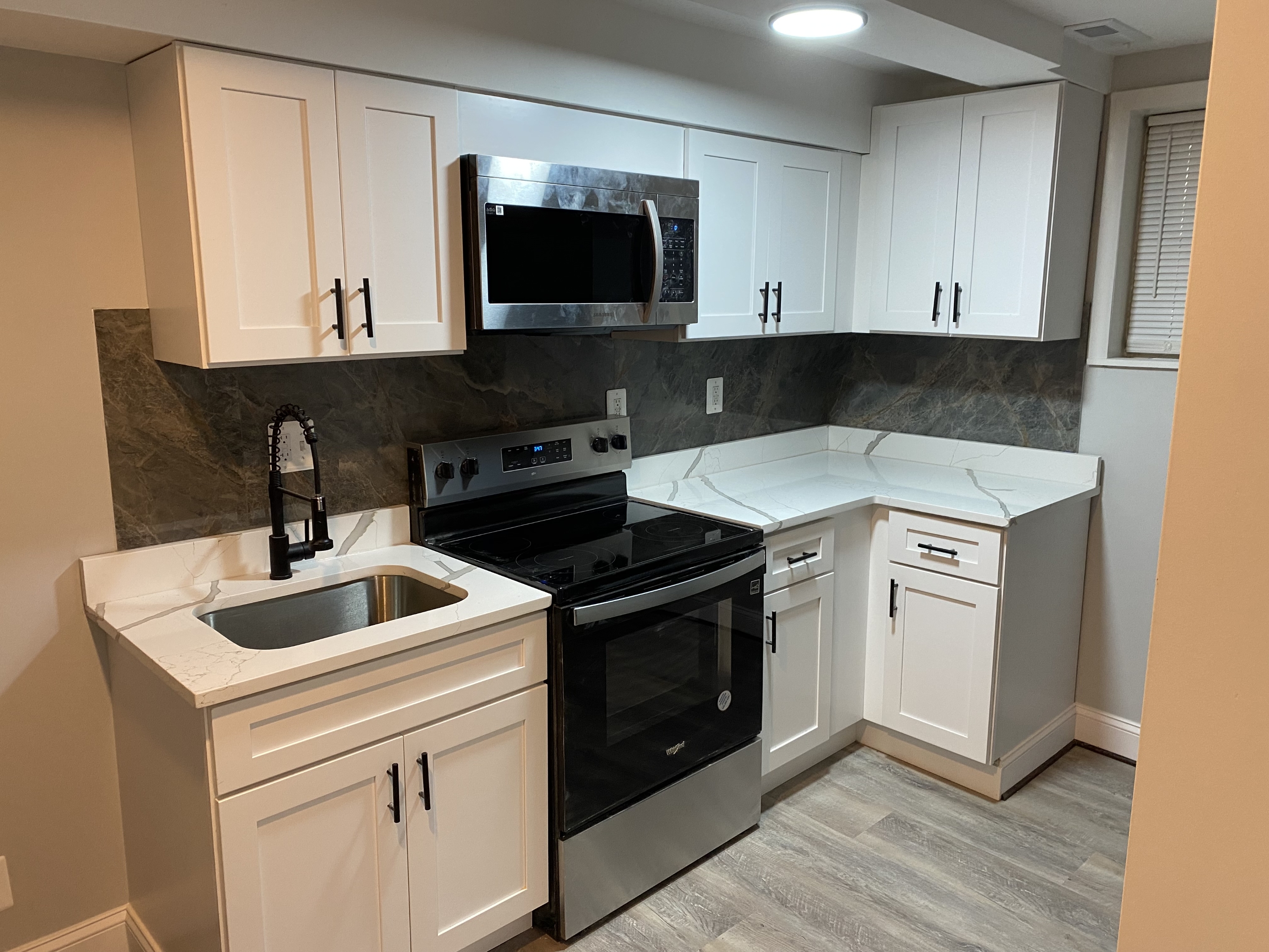 2501 Linden Avenue - 1D AVAILABLE $700