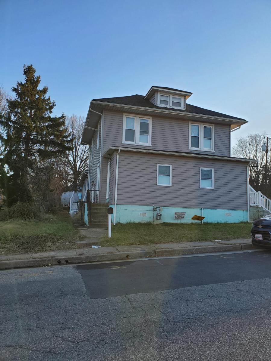 3247 Magnolia Avenue - Q Available $700