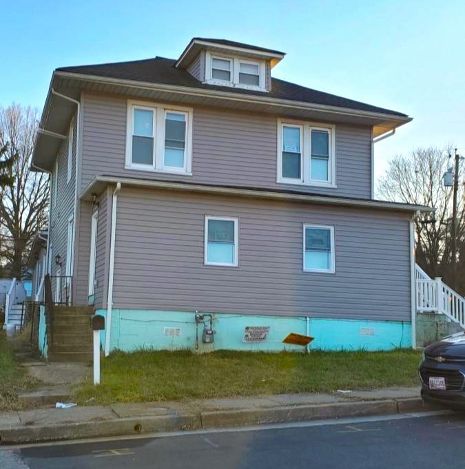 3247 Magnolia Avenue - E AVAILABLE $700