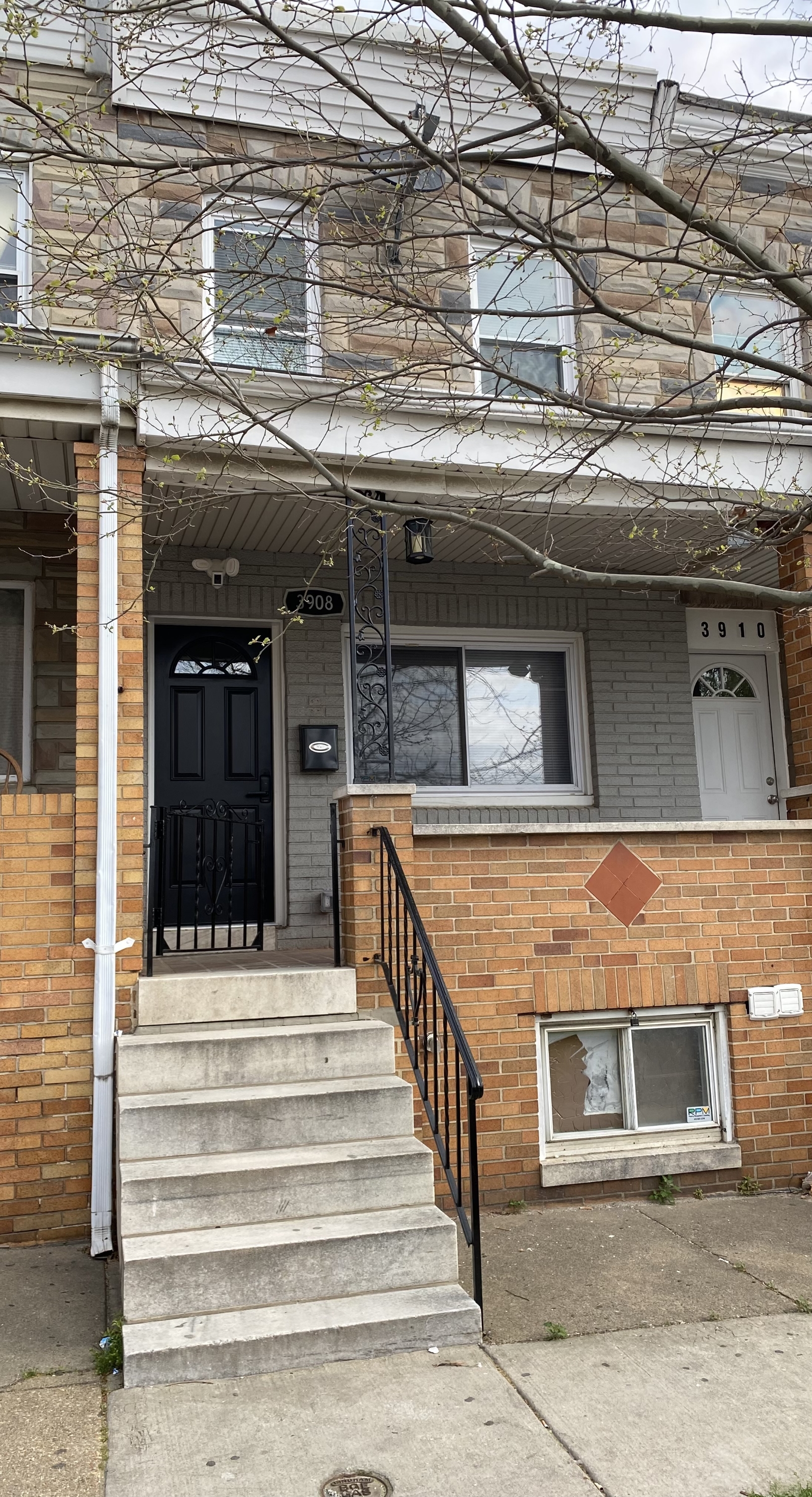 3908 Claremont Street - D AVAILABLE $850 private bath